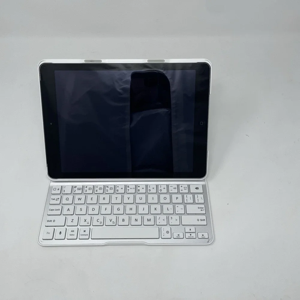 Apple iPad with White Bluetooth Keyboard Case